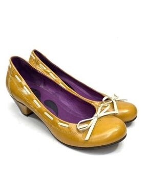 Jump Yellow Leather Kitten Heels | 8